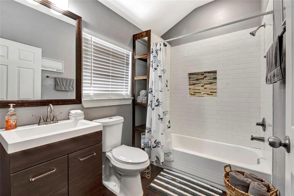 Vibrant Vacation Escape With Fast Wifi And King Bed Close To Downtown Houston! Exterior photo